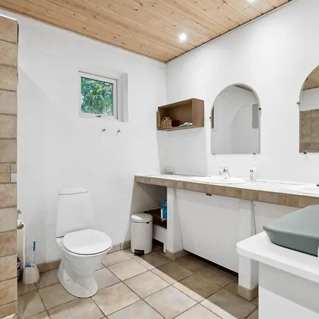 Adrienne - 6-4km From The Sea By Interhome